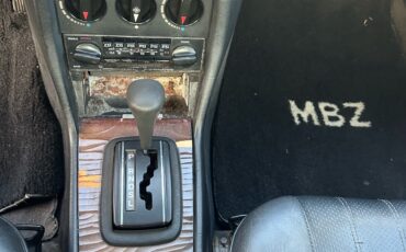 Mercedes-Benz-240D-1983-Sedan-12