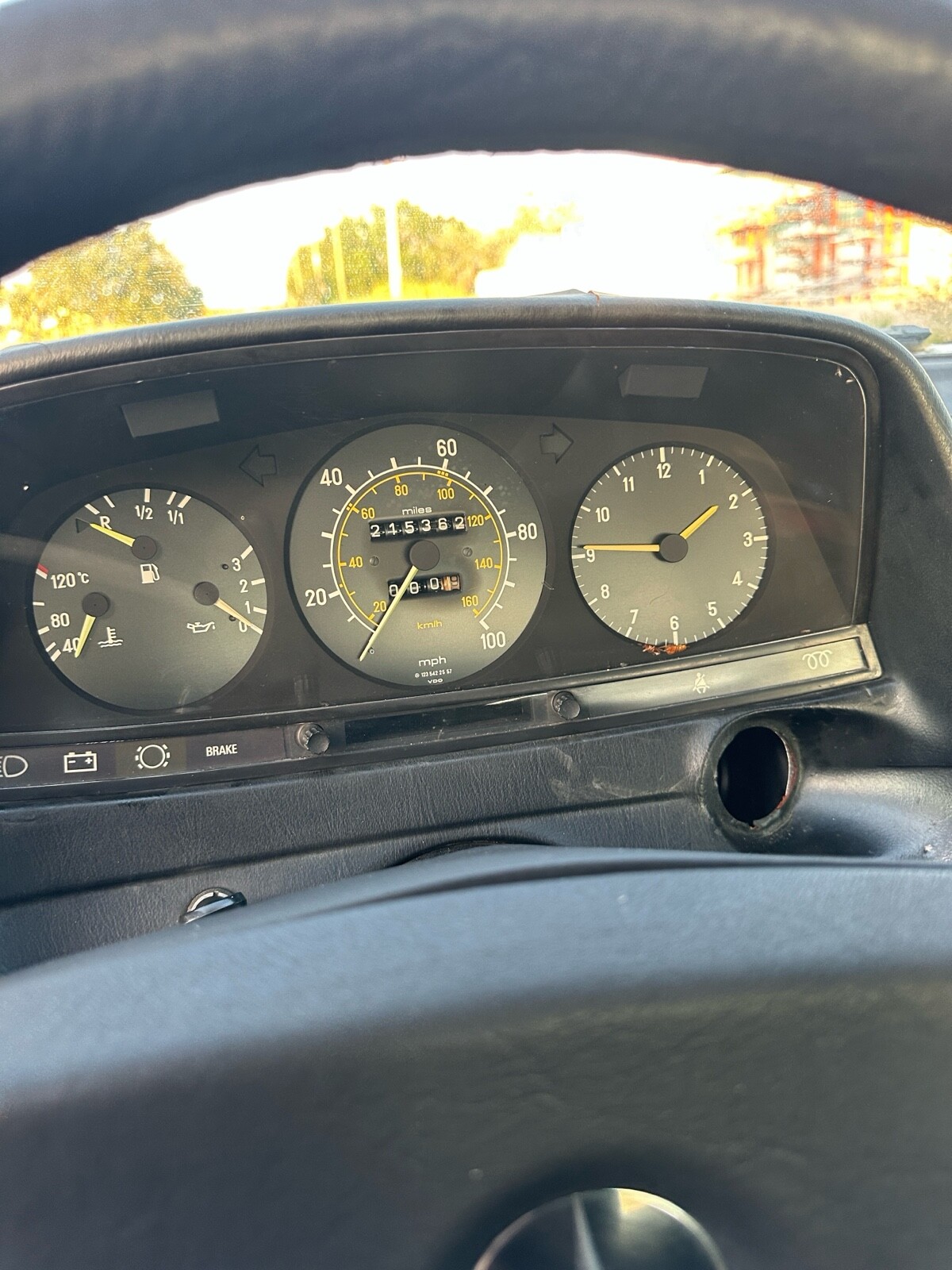 Mercedes-Benz-240D-1983-Sedan-13