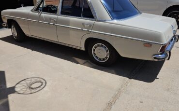 Mercedes-Benz-250-1969-3