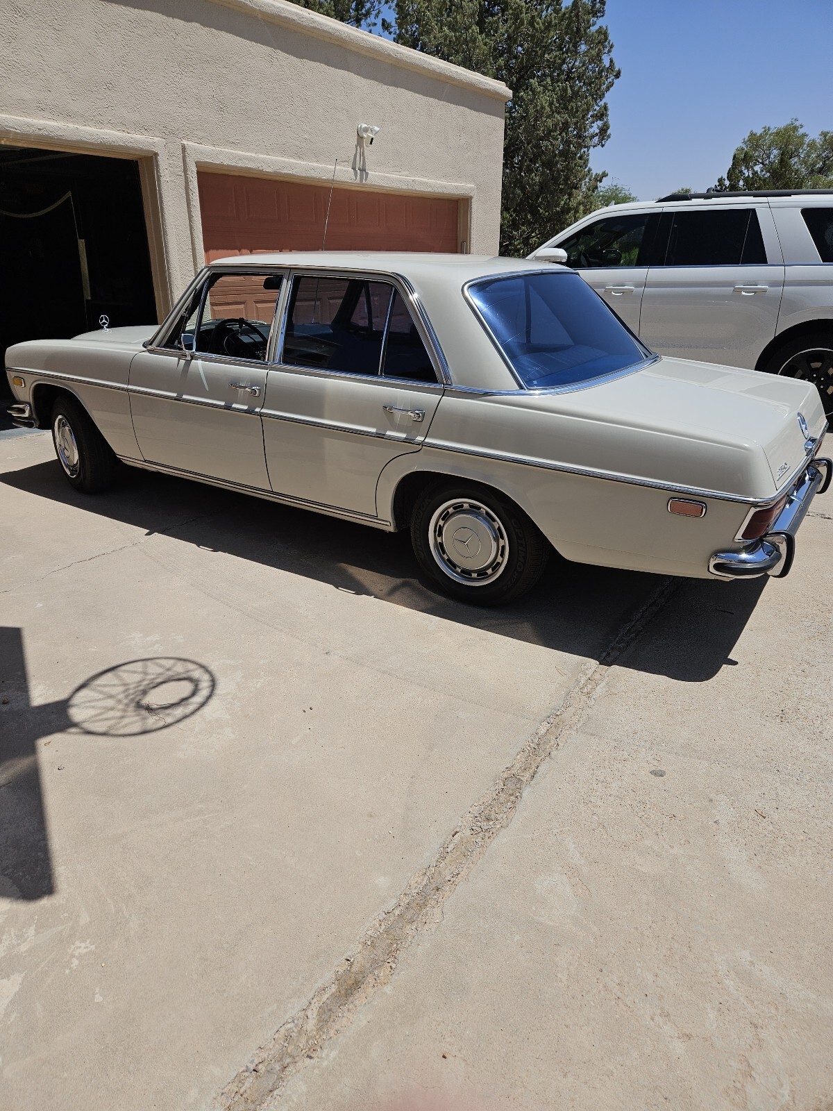 Mercedes-Benz-250-1969-3