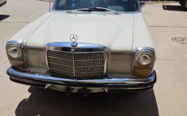 Mercedes-Benz-250-1969