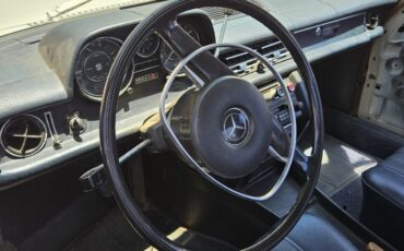 Mercedes-Benz-250-1969-5