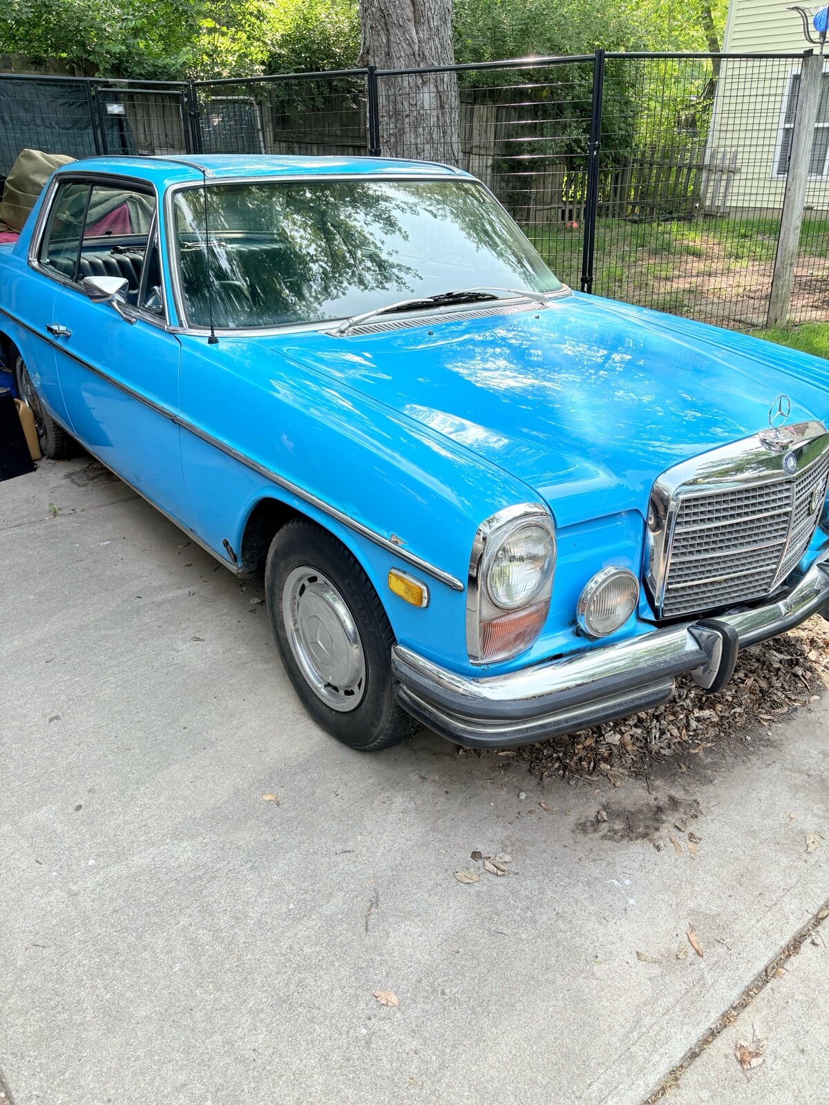 Mercedes-Benz-250-C-Coupe-1972-Coupe-2
