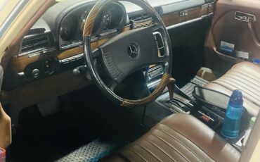 Mercedes-Benz-280-SE-1977-Sedan-10