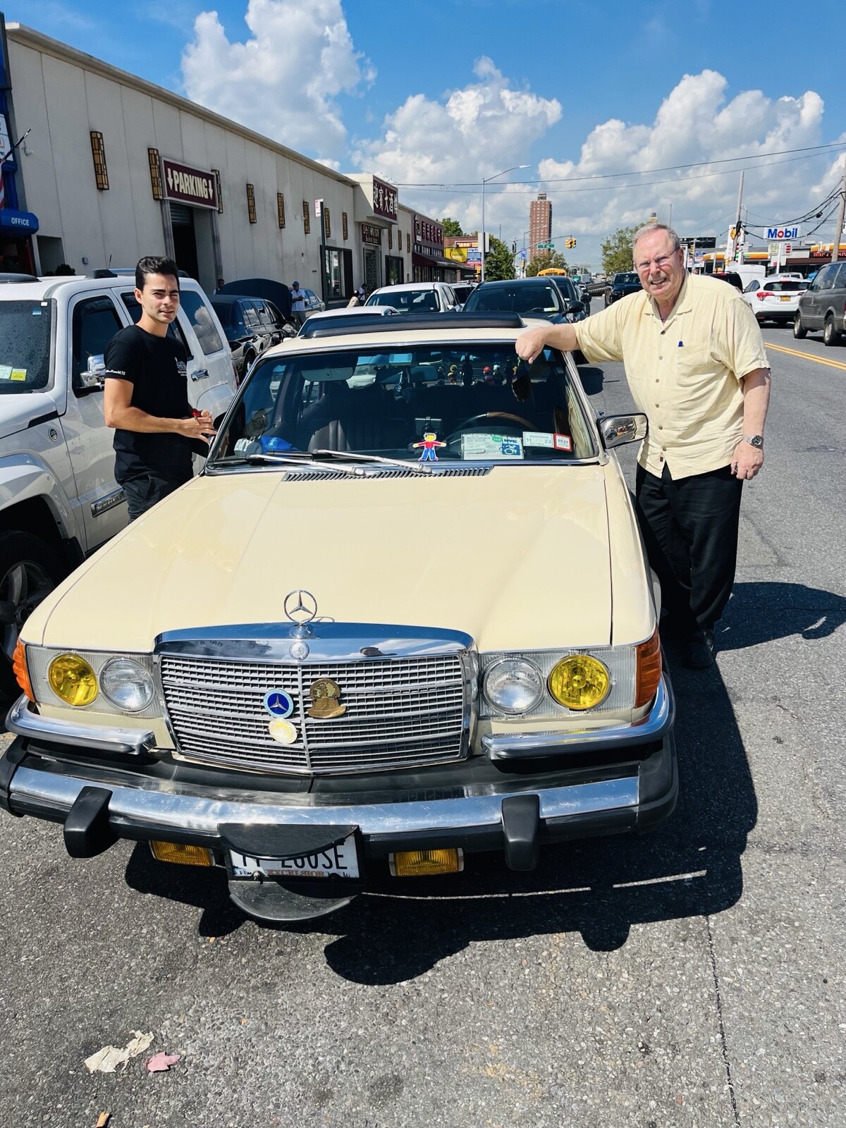 Mercedes-Benz-280-SE-1977-Sedan-16