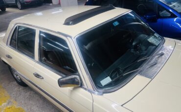 Mercedes-Benz-280-SE-1977-Sedan-3