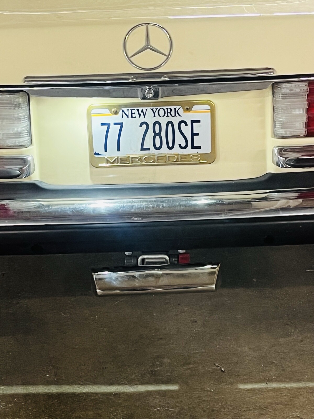 Mercedes-Benz-280-SE-1977-Sedan-5
