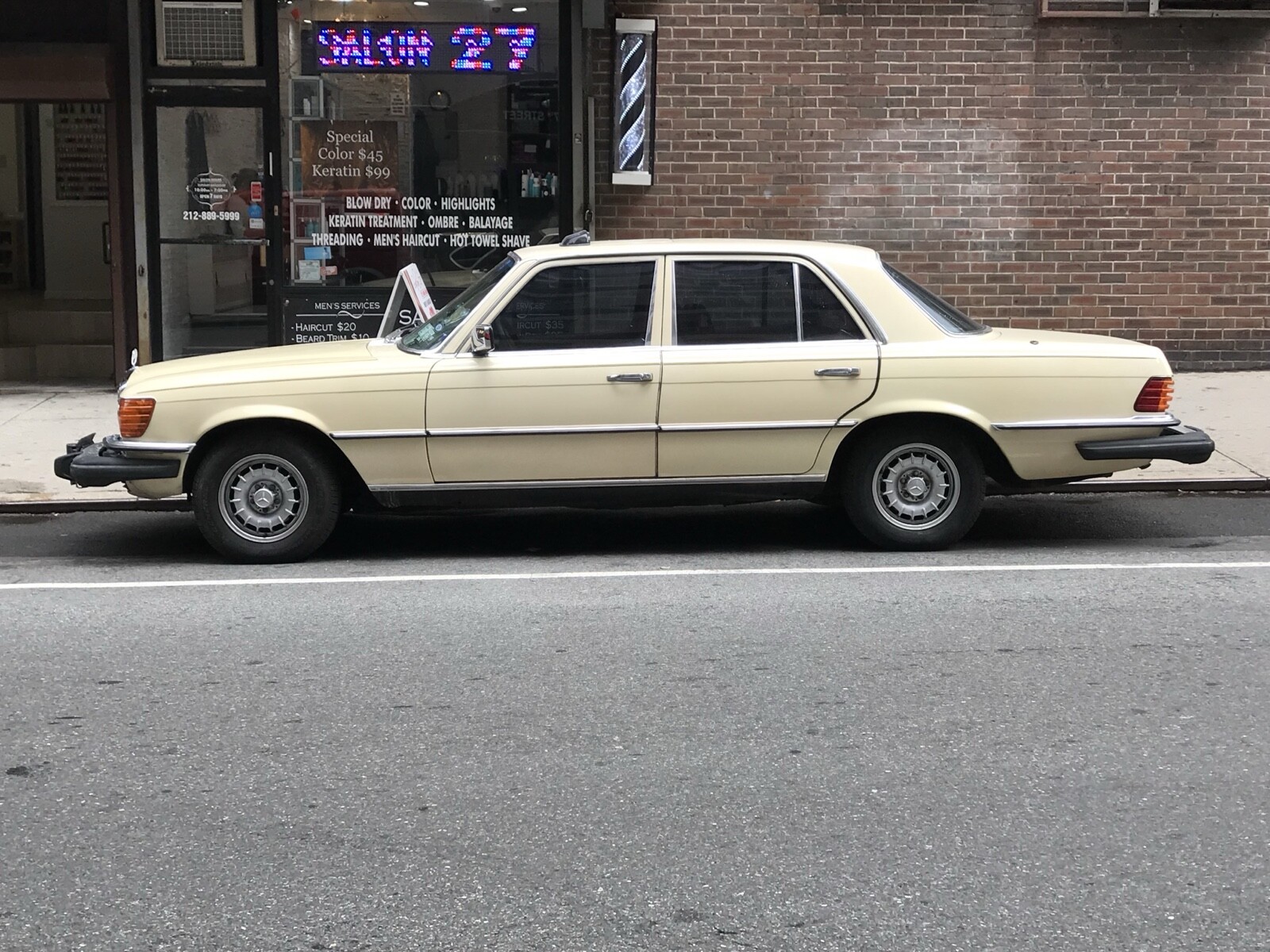 Mercedes-Benz-280-SE-1977-Sedan-7