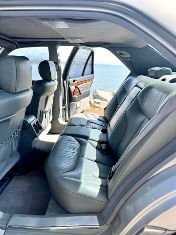 Mercedes-Benz-300-SE-1992-Sedan-18