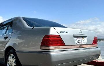Mercedes-Benz-300-SE-1992-Sedan-6