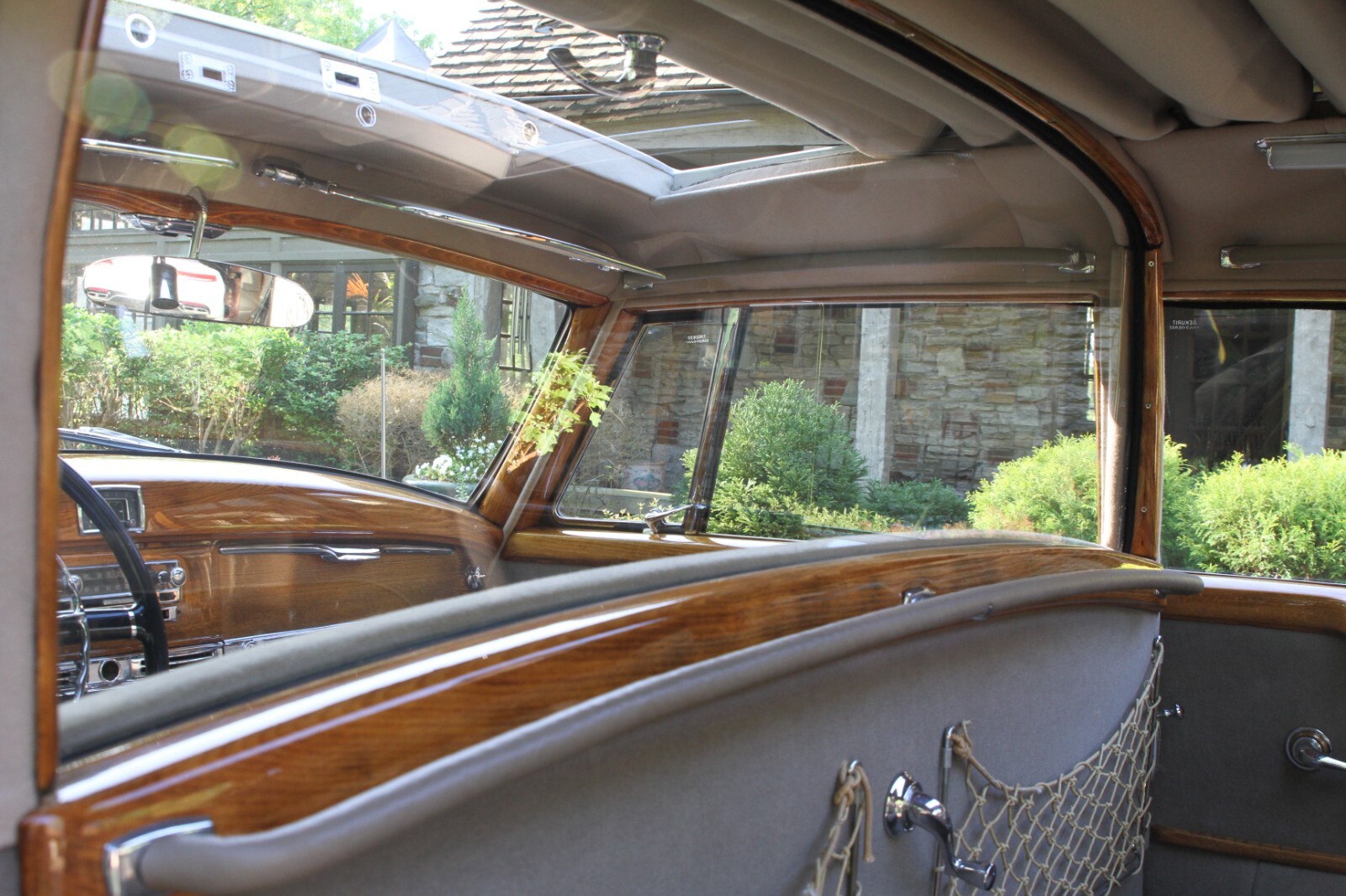 Mercedes-Benz-300-Series-1954-Sedan-12