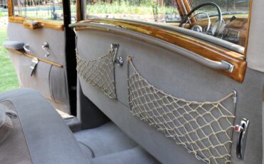 Mercedes-Benz-300-Series-1954-Sedan-13