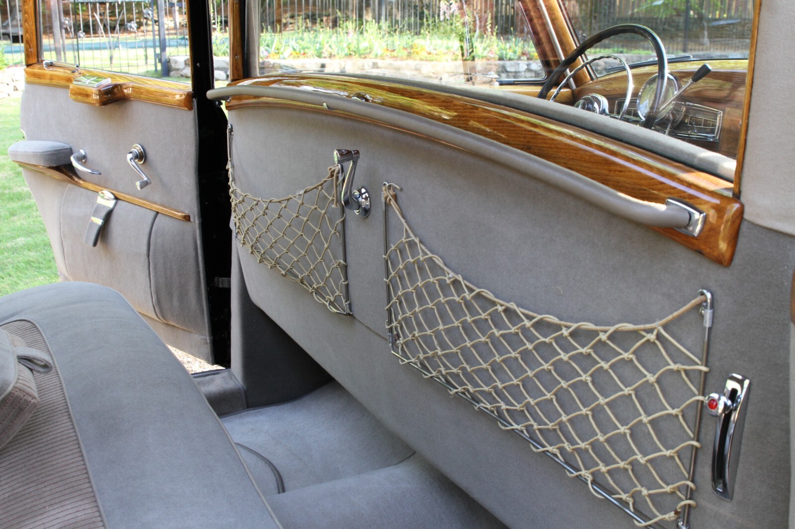 Mercedes-Benz-300-Series-1954-Sedan-13