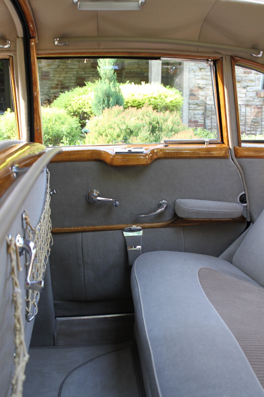 Mercedes-Benz-300-Series-1954-Sedan-14