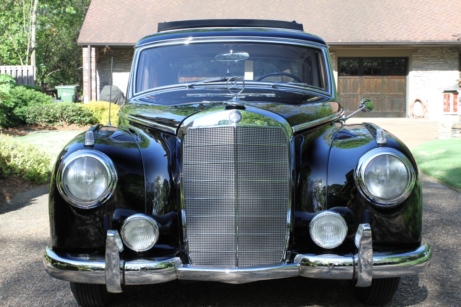 Mercedes-Benz-300-Series-1954-Sedan-2