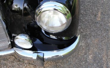 Mercedes-Benz-300-Series-1954-Sedan-29