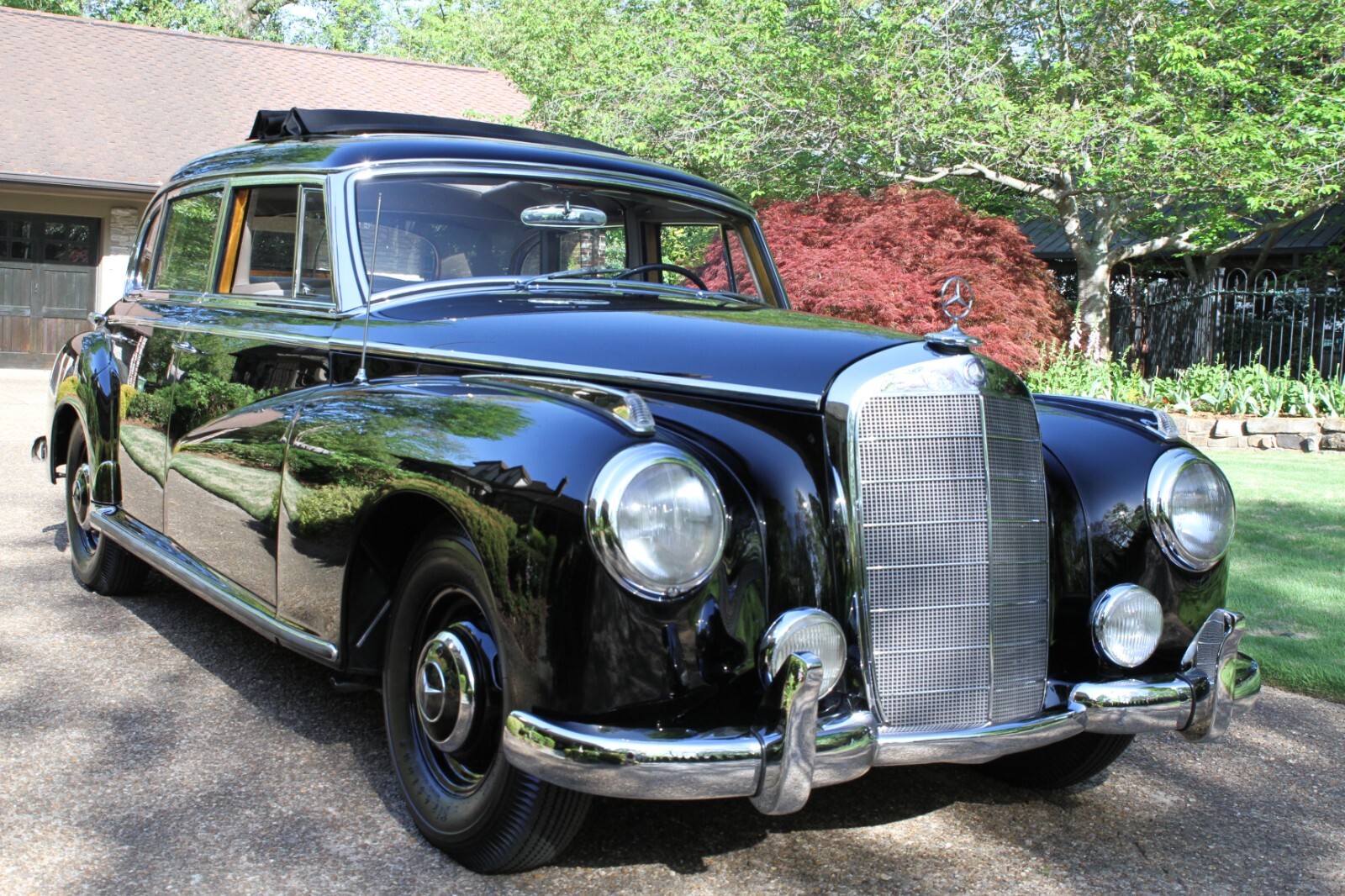 Mercedes-Benz-300-Series-1954-Sedan-3