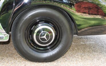 Mercedes-Benz-300-Series-1954-Sedan-34