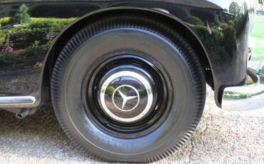 Mercedes-Benz-300-Series-1954-Sedan-36