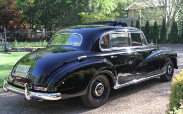 Mercedes-Benz-300-Series-1954-Sedan-4