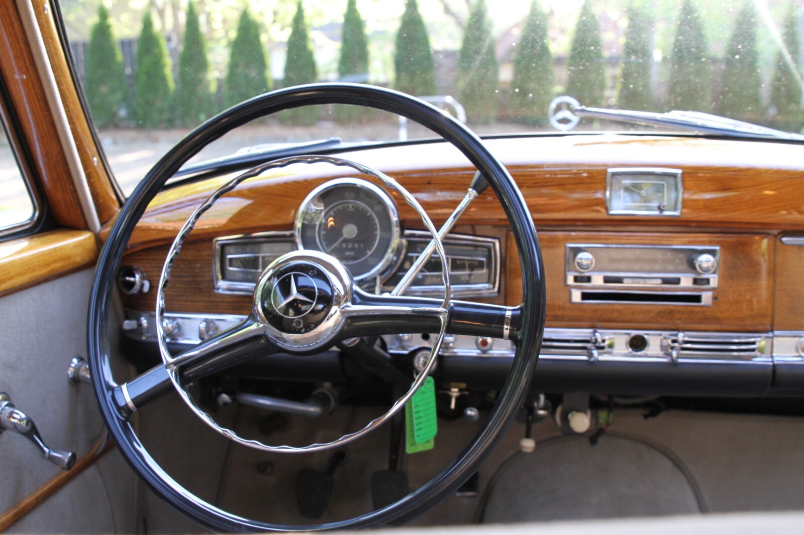 Mercedes-Benz-300-Series-1954-Sedan-7