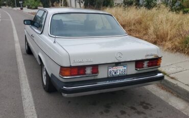 Mercedes-Benz-300-Series-1978-Coupe-1
