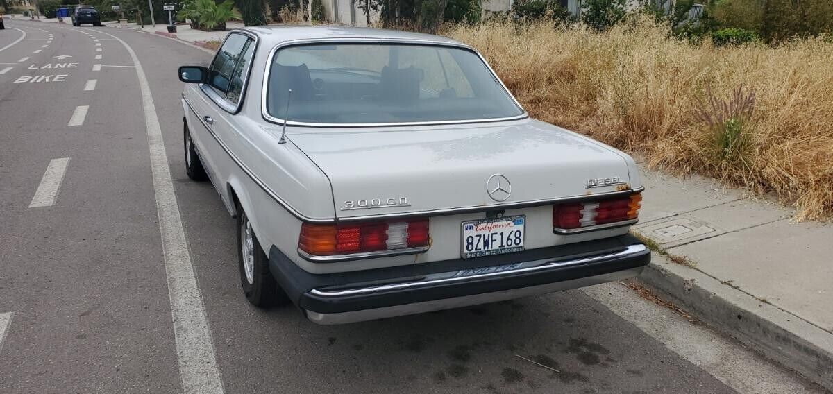 Mercedes-Benz-300-Series-1978-Coupe-1