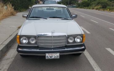 Mercedes-Benz-300-Series-1978-Coupe-15