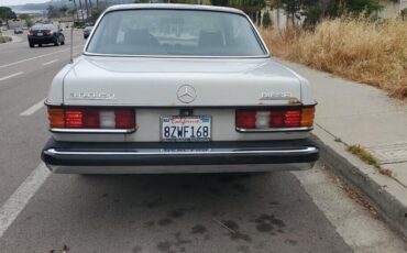 Mercedes-Benz-300-Series-1978-Coupe-2