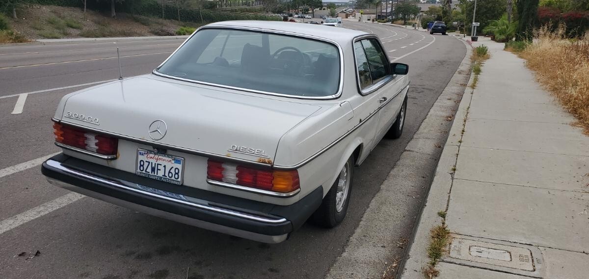 Mercedes-Benz-300-Series-1978-Coupe-3