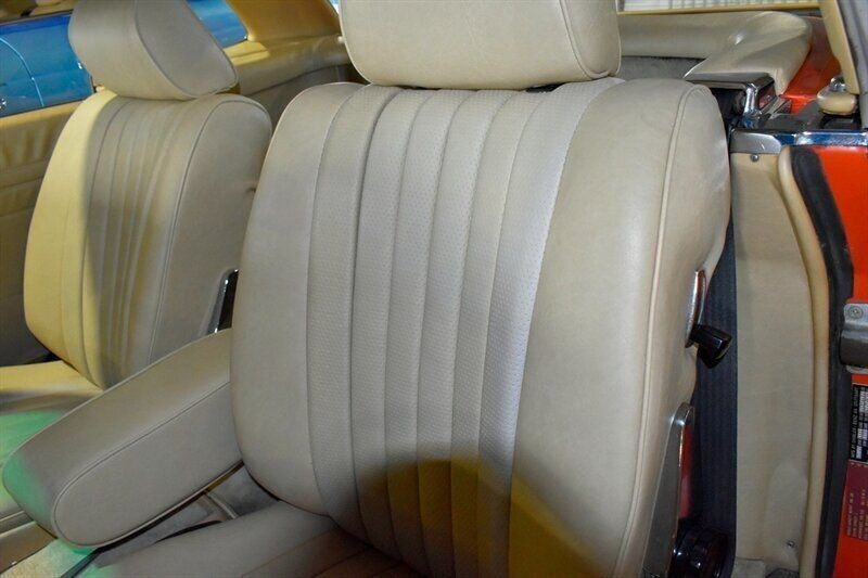Mercedes-Benz-300-Series-1982-Convertible-10