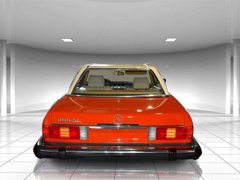 Mercedes-Benz-300-Series-1982-Convertible-3