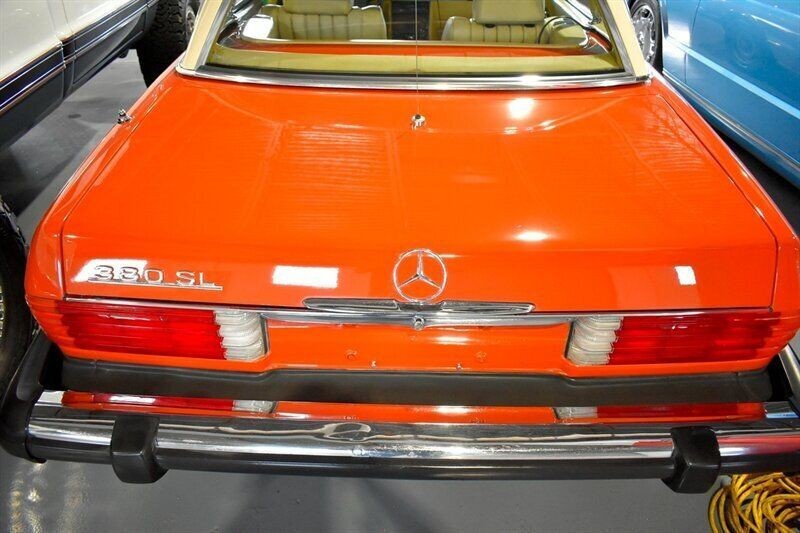 Mercedes-Benz-300-Series-1982-Convertible-4