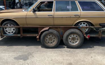 Mercedes-Benz-300-Series-1982-Wagon