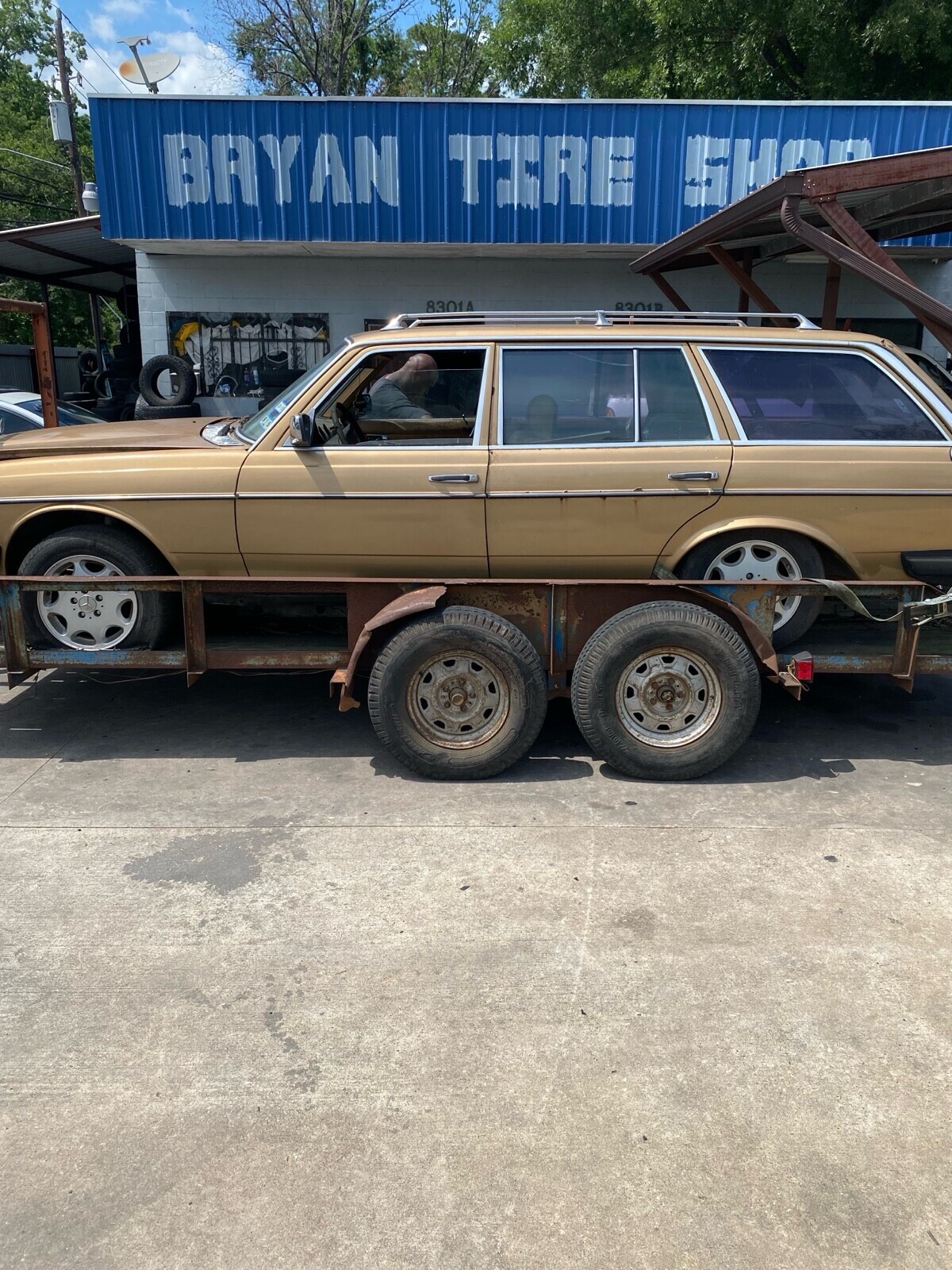 Mercedes-Benz-300-Series-1982-Wagon