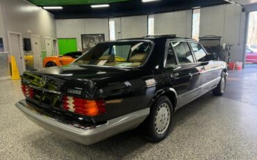 Mercedes-Benz-300-Series-1986-4-Door-Sedan-1