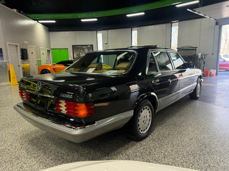 Mercedes-Benz-300-Series-1986-4-Door-Sedan-1