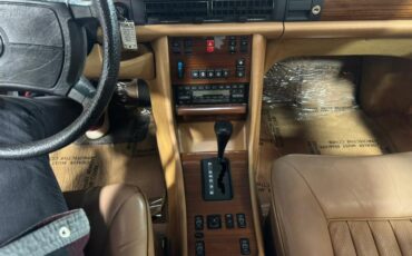 Mercedes-Benz-300-Series-1986-4-Door-Sedan-10