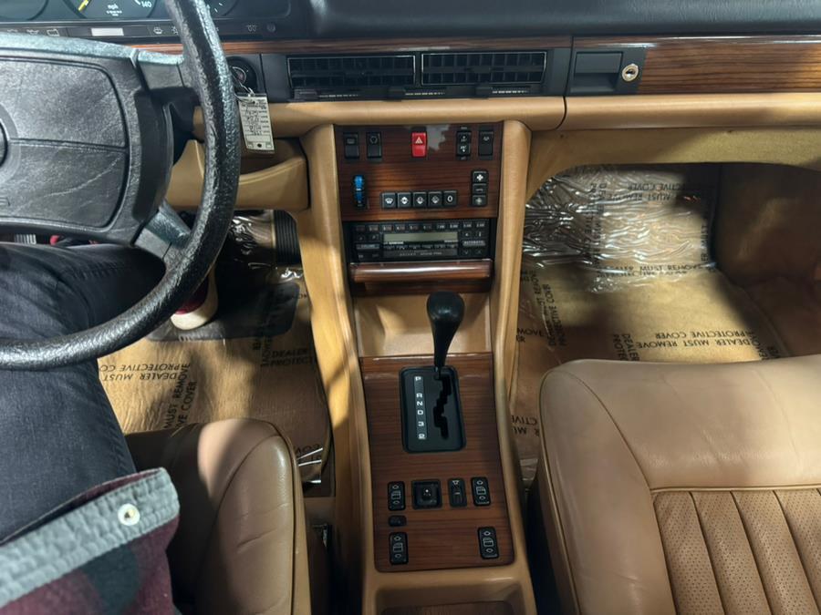 Mercedes-Benz-300-Series-1986-4-Door-Sedan-10