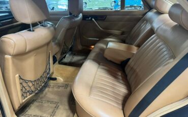 Mercedes-Benz-300-Series-1986-4-Door-Sedan-12