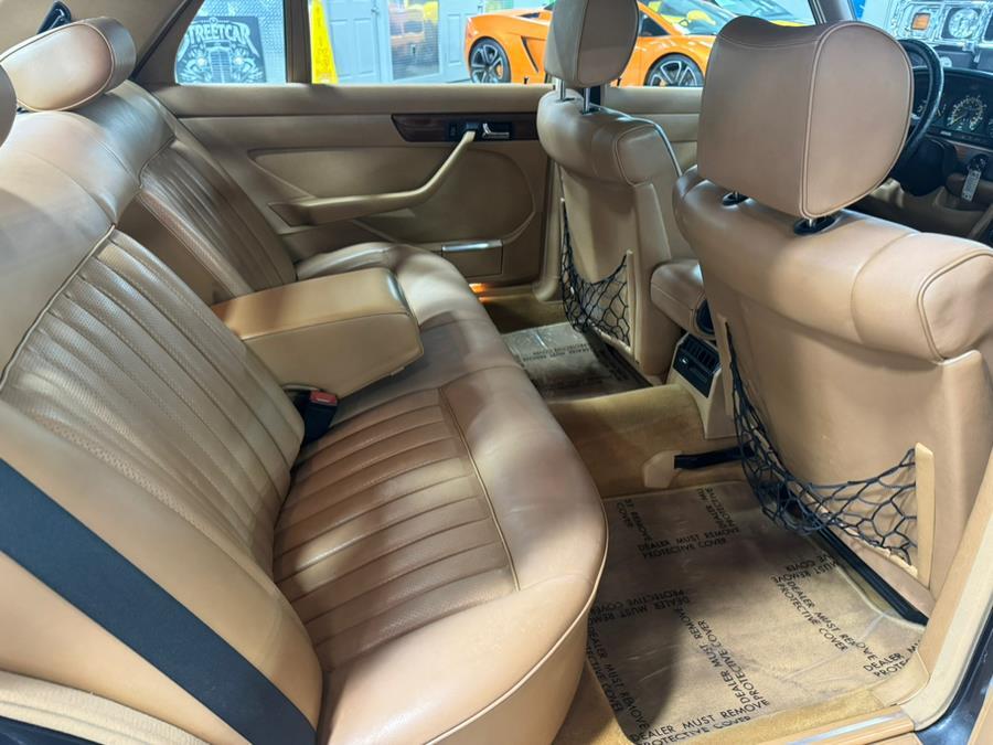 Mercedes-Benz-300-Series-1986-4-Door-Sedan-13