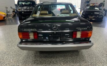 Mercedes-Benz-300-Series-1986-4-Door-Sedan-2