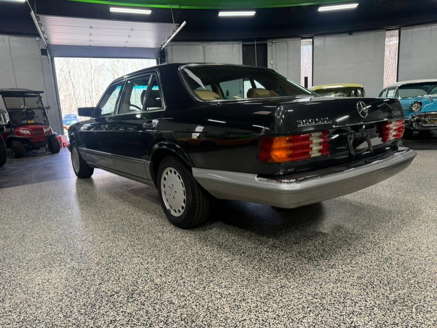 Mercedes-Benz-300-Series-1986-4-Door-Sedan-3