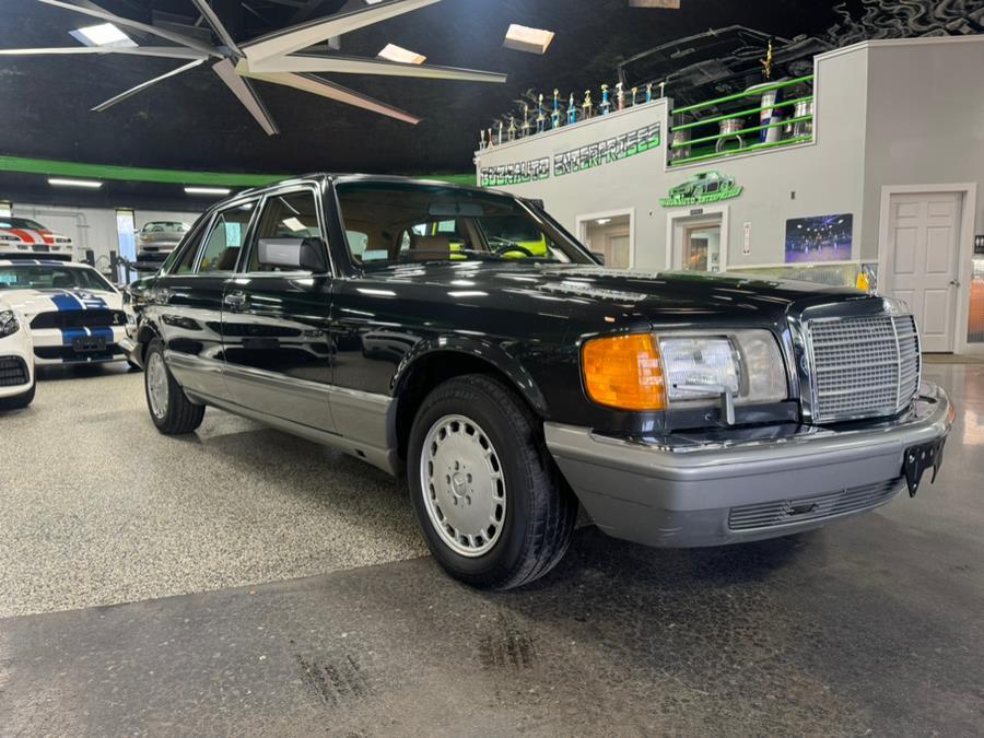 Mercedes-Benz-300-Series-1986-4-Door-Sedan-4