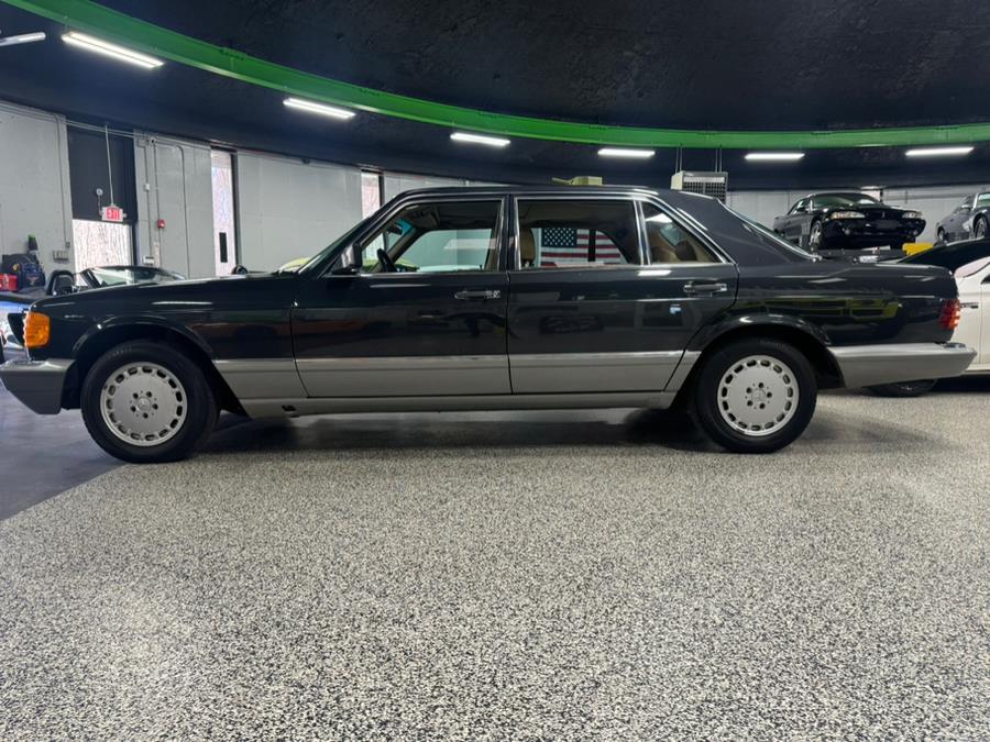 Mercedes-Benz-300-Series-1986-4-Door-Sedan-5