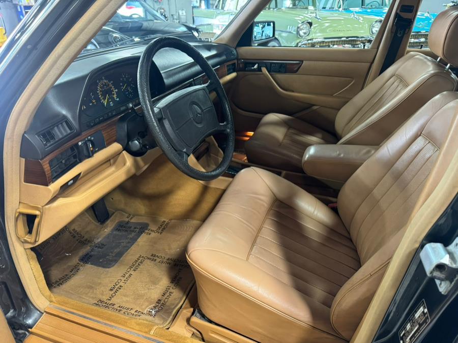 Mercedes-Benz-300-Series-1986-4-Door-Sedan-8