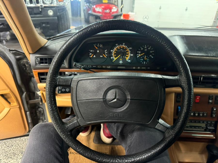 Mercedes-Benz-300-Series-1986-4-Door-Sedan-9