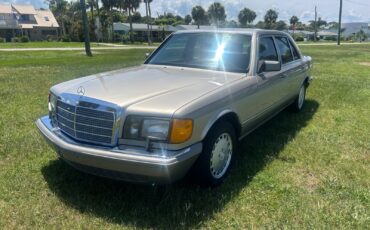 Mercedes-Benz-300-Series-1986-Sedan-1
