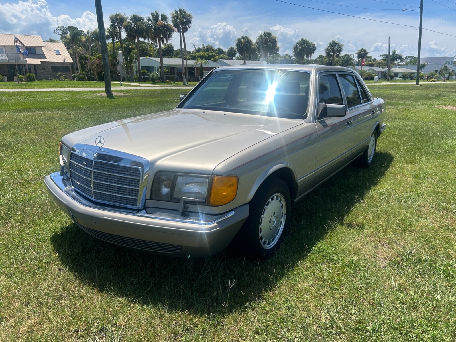 Mercedes-Benz-300-Series-1986-Sedan-1