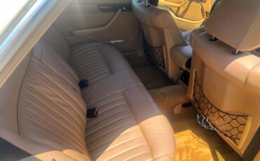 Mercedes-Benz-300-Series-1986-Sedan-12